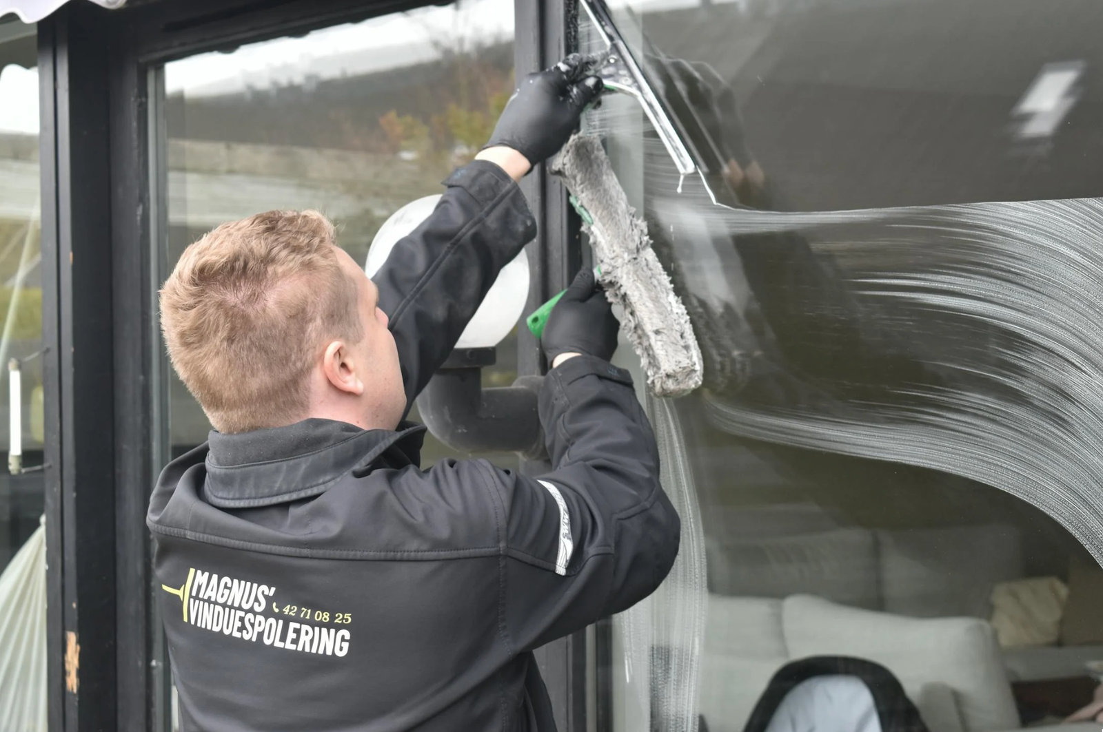 Hausmeisterservice mit professioneller Fenster- und Objektpflege